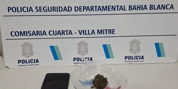 BAHIA BLANCA: Un hombre fue detenido por vender cocaína  A pedido de la UFIJ N.º 19, el Juzgado de Garantías N.º 3 ordenó la detención de Julio Hueche que fue encontrado cuando llegaba al domicilio ubicado en Legión Italiana 70 de General Daniel Cerri. Además, en el lugar se procedió a la aprehensión de María Chiaveta por el hallazgo de cocaína y marihuana.