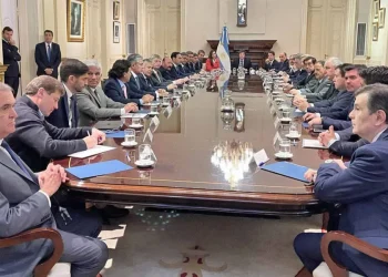 Sin Kicillof, Milei recibe a gobernadores para avanzar con reformas estructurales