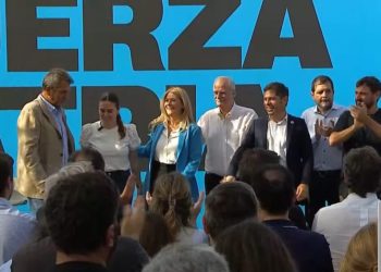 Kicillof, Massa y Taiana cerraron la campaña con una foto de unidad en San Martín