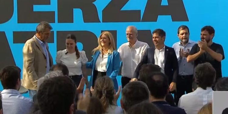 Kicillof, Massa y Taiana cerraron la campaña con una foto de unidad en San Martín