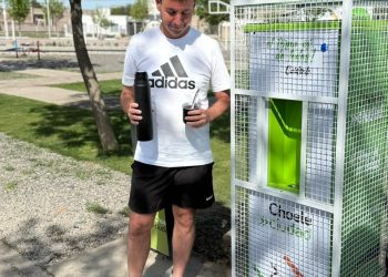 CHOELE CHOEL: En la plaza de Las Bardas ya no falta nada: llegó el termo de agua caliente