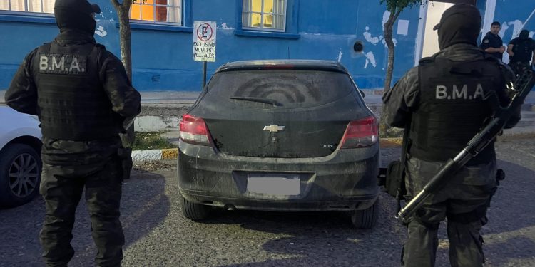 CHOELE CHOEL:  La BMA secuestra automóvil con irregularidades  Este lunes, en horas de la tarde, personal de la Brigada Motorizada de Apoyo (BMA) de la policía de Río Negro en Valle Medio, procedió al secuestro de un vehículo con pedido de captura vigente, en el marco de tareas preventivas realizadas en el barrio Las Bardas de Choele Choel.