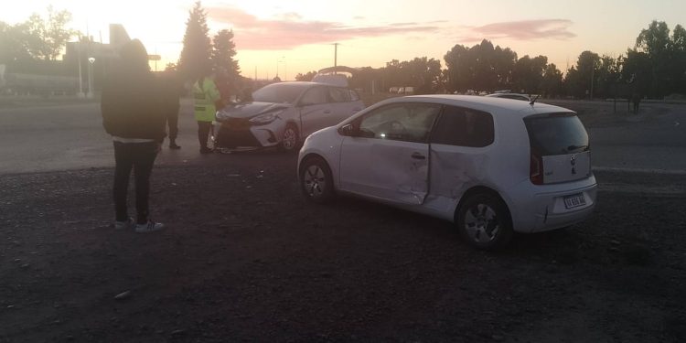 Accidente de tránsito en la ruta nacional 22 en el kilómetro 997 sin heridos  Solo daños materiales dejó como saldo una colisión ocurrida en las primeras horas de éste jueves sobre ruta nacional 22, en el kilómetro 997, en la rotonda conocida popularmente como "rotonda del ACA".
