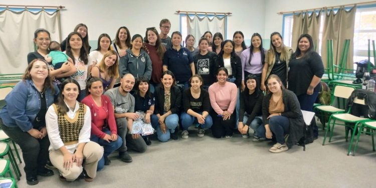 LUIS BELTRAN: Comisaría de familia invitada a debatir sobre “problemáticas socioeducativas”  La Comisaría de Familia de la localidad de Luis Beltrán participó éste lunes 29 de septiembre, como invitada, de una jornada organizada por el Instituto de Formación Docente Continua de Luis Beltrán (IFDC – Luis Beltrán).