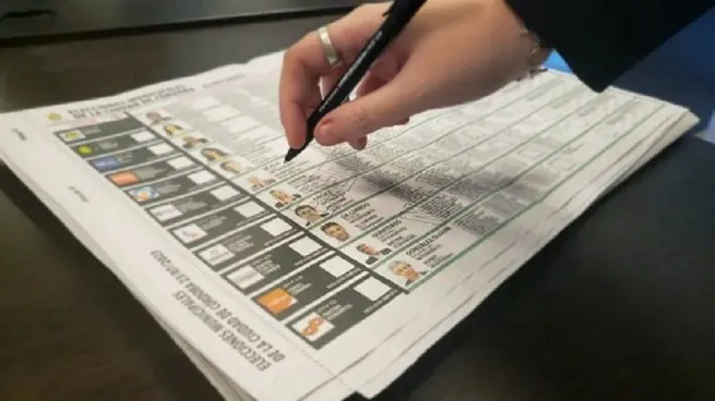 Elecciones 2025: advierten que la participación podría caer al nivel más bajo desde el retorno de la democracia  Con una estimación de participación en torno al 65%, el informe anticipa un posible récord histórico de ausentismo y analiza el patrón de las derrotas legislativas de los oficialismos desde 1985.