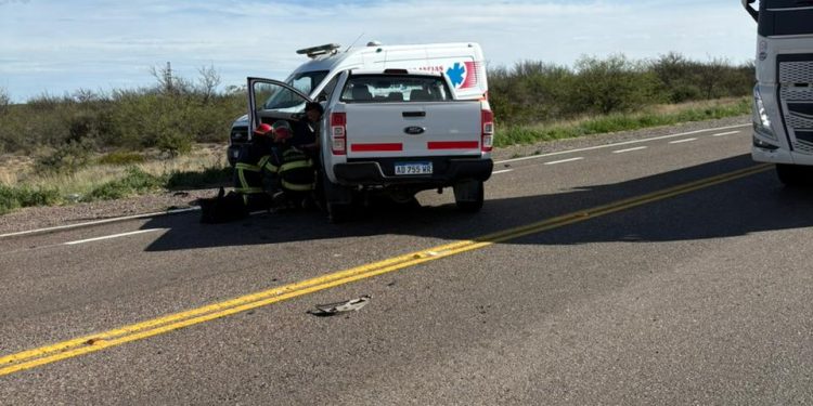 RIO COLORADO: Accidente de transito ocurrido en la intersección de las rutas nacionales 22 y 251.  En horas de la tarde de éste martes,  minutos antes de las 16,  personal del Cuerpo de Seguridad Vial Río Colorado de la policía de Río Negro, intervino tras un aviso que alertaba sobre una colisión vehicular ocurrida en la intersección de las rutas nacionales 22 y 251.