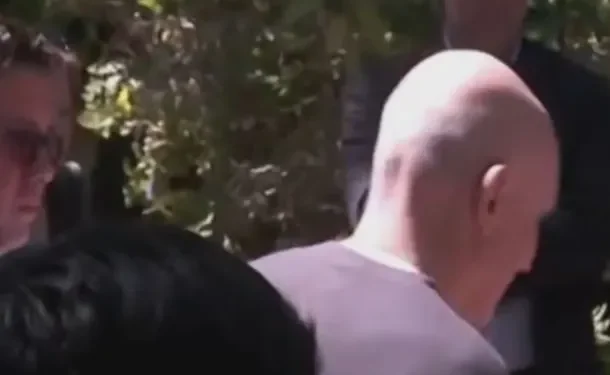 Allanaron la casa de José Luis Espert por su vínculo con Fred Machado: qué se llevaron El operativo lo realizaron efectivos de la Policía Federal por orden del juez Martínez de Giorgi. Los funcionarios se llevaron varios objetos de la casa del diputado.