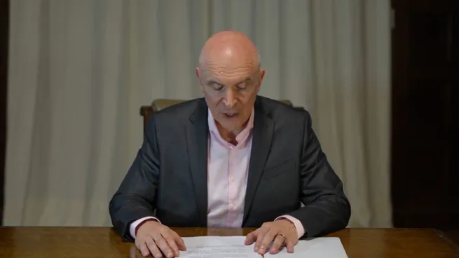 José Luis Espert reconoció haber recibido u$s200.000 de empresas vinculadas a Fred Machado, pero no bajará su candidatura  El diputado libertario explicó que la transferencia, confirmada por documentos del Bank of America, fue debidamente registrada en su momento. Según dijo, el dinero no fue girado desde cuentas del propio acusado por narcotráfico sino de empresas "vinculadas".