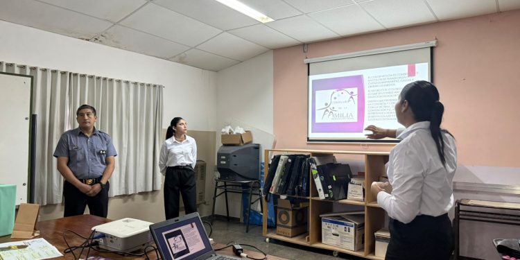 RIO COLORADO: Policía realiza charlas preventivas sobre violencia y acoso escolar  En el marco de las actividades por la conmemoración del Día Internacional de la Erradicación de la Violencia contra la Mujer, la Comisaría de la Familia de Río Colorado llevó adelante, en la mañana del jueves, una charla informativa en el Colegio Secundario CET N°10 de esta ciudad.