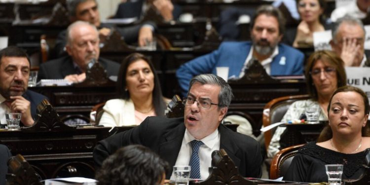 Diputados busca interpelar a Karina Milei, Caputo y Lugones, pero ninguno confirmó asistencia Diputados de la oposición encabezan una sesión especial para interpelar a Karina Milei, Mario Lugones y Luis Caputo, por el Presupuesto 2026 y el escándalo en la ANDIS.
