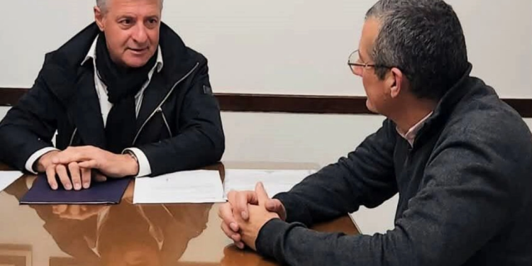 El sector gastronómico y hotelero advirtió que el consumo bajó un 40% en todo el país  El presidente de la Asociación Empresaria Hotelera y Gastronómica de La Plata, Claudio Aguilar, advirtió sobre la “crisis de consumo”.