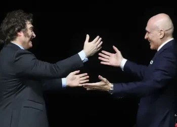 Javier Milei dijo no tener dudas «sobre la honorabilidad de Espert» e insistió en que se trata de una «operación kirchnerista»