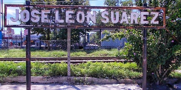 Allanan un domicilio en José León Suárez por un caso de grooming ocurrido en Bahía Blanca En el marco de una investigación realizada por la UFIJ N.º 20, a cargo del fiscal Rodolfo De Lucia, el Juzgado de Garantías N.º 3 ordenó el allanamiento de una vivienda ubicada en la localidad de José León Suárez, provincia de Buenos Aires, en busca de mayores elementos de prueba respecto de un hecho de grooming del cual resultó víctima una menor de Bahía Blanca.