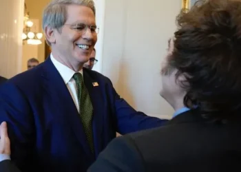 Scott Bessent dijo que el salvataje total podría alcanzar los u$s40.000 millones y volvió a comprar pesos