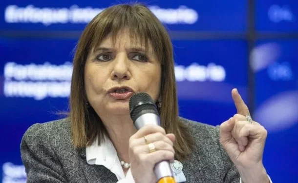 El Gobierno refuerza los controles fronterizos con Brasil tras la masacre en Río de Janeiro  Patricia Bullrich anunció el estado de “alerta máxima” en todos los pasos fronterizos argentinos y pidió diferenciar entre turistas y personas vinculadas al narcotráfico.