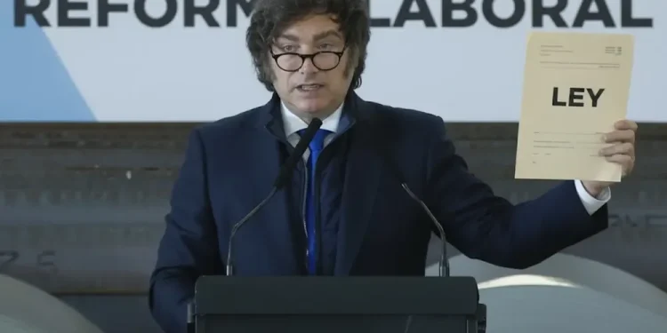 El Gobierno analiza convocar a extraordinarias para tratar la reforma laboral y previsional  El ministro del Interior, Lisandro Catalán, adelantó que podrían convocar a sesiones extraordinarias para tratar la reforma laboral y previsional del Ejecutivo nacional.