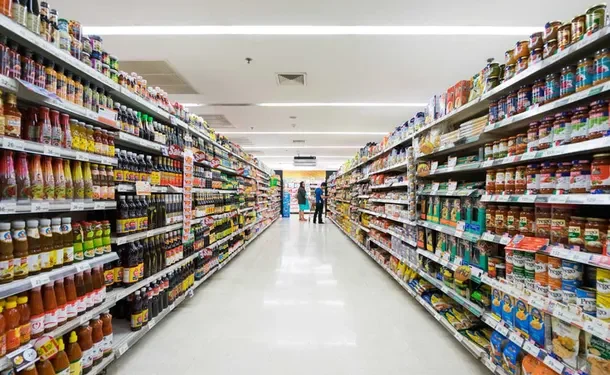 Reconocida cadena de supermercados cerró varias sucursales en el país y dejó a 100 empleados sin tareas Algunas de las tiendas están en el Área Metropolitana de Buenos Aires, donde este viernes estuvo en Presidente, y otras, en San Juan y Catamarca.