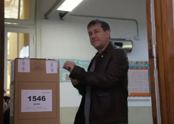 Votó Mariano Recalde: «Los invito a que vengan a votar