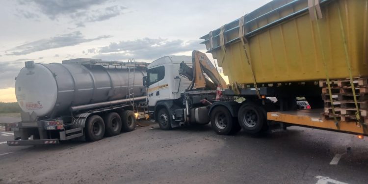 Siniestro vial la intersección de Ruta 22 y 251 en cercanías de Río Colorado  El incidente ocurrió aproximadamente a las 7 de la tarde.