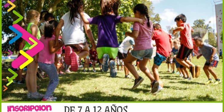 CHOELE CHOEL: Choele lanza la Colonia Inclusiva de Verano 2026 y abre inscripciones para chicos de 7 a 12 años.  La Municipalidad de Choele Choel anunció la apertura de inscripciones para la Colonia Inclusiva de Verano 2026, una propuesta que año tras año convoca a cientos de chicos y chicas de la ciudad y de la región. La iniciativa, completamente gratuita y orientada a niños de 7 a 12 años, se desarrollará durante la temporada estival con actividades recreativas, lúdicas y de integración al aire libre.
