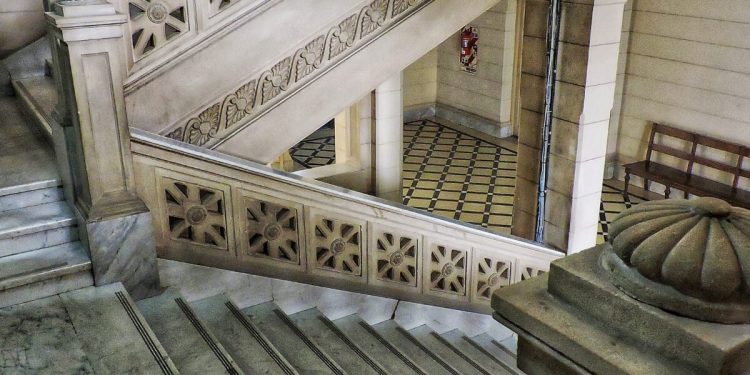 BAHIA BLANCA: Condenan a un hombre a 4 años y 2 meses de prisión tener cocaína para la venta El Tribunal Oral en lo Criminal Nº 3 condenó , en juicio abreviado, a Marcos Rafael Berti Narváez a la pena de 4 años y 2 meses de prisión por haber tenido en su poder cocaína con fines de comercialización.