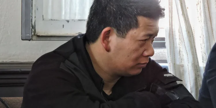 BAHIA BLANCA: El fiscal pidió 5 años de prisión para el comerciante chino acusado de abusar de tres empleadas El fiscal Diego Torres solicitó la pena de 5 años de prisión para Xiling Jiang por el delito de abuso sexual reiterado y la prohibición de acercarse a las víctimas por cualquier vía.