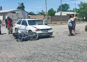 RIO COLORADO: Motociclista resultó con lesiones graves como consecuencia de un siniestro vial ocurrido éste viernes