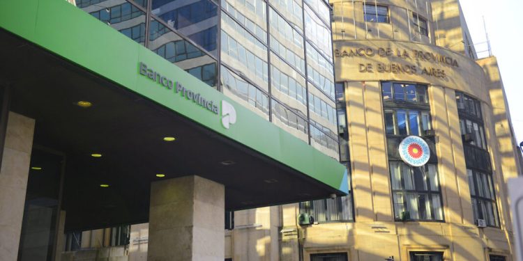 Quiénes suenan para ocupar las codiciosas sillas del superdirectorio del Bapro  En una negociación a contrarreloj por el tratamiento del endeudamiento, qué legisladores suenan para asumir en el directorio del Bapro.