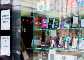 Buscan crear un registro de operadores de celulares para desarticular la venta ilegal