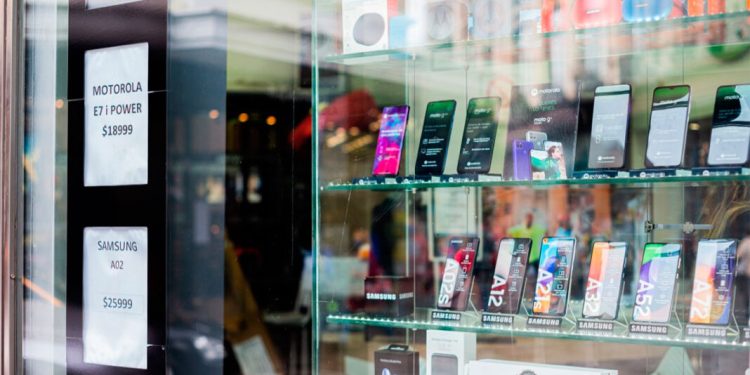 Buscan crear un registro de operadores de celulares para desarticular la venta ilegal  La diputada bonaerense, Nazarena Mesías, propone crear un registro único de operadores de celulares para desarticular el mercado ilegal y desalentar el robo de los equipos.