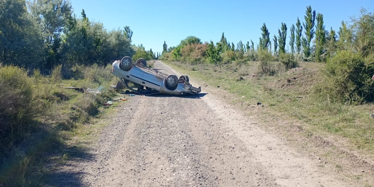 LIUIS BELTRAN: Este sábado personal de la Comisaría 19 de Luis Beltrán fue alertado sobre un accidente ocurrido en un camino rural, detrás del sector conocido como Horno de Pino  A las nueve menos cinco de la mañana de éste sábado, personal de la Comisaría 19 de Luis Beltrán fue alertado sobre un accidente ocurrido en un camino rural, detrás del sector conocido como Horno de Pino.