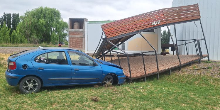 CHOELE CHOEL: Siniestro ocurrido sobre la Ruta Nacional 250 sin heridos  Minutos después de las 11 de la mañana de éste jueves, personal del Destacamento Especial de Seguridad Vial Pomona tomó conocimiento de un siniestro ocurrido sobre la Ruta Nacional 250, a la altura del kilómetro 285 aproximadamente.