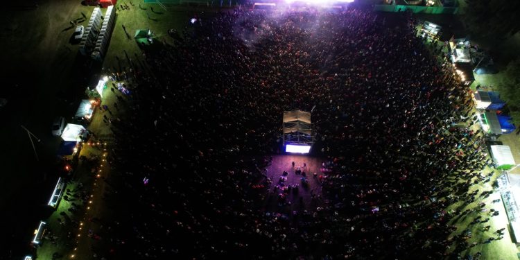 CHOELE CHOEL: Choele  se prepara para vivir un hecho histórico: llega la primera edición de la Fiesta Nacional del Folklore y la Familia.  Por primera vez en su historia, Choele Choel tendrá una fiesta nacional.  Después de más de medio siglo de ediciones provinciales, el tradicional festival que marcó generaciones finalmente asciende de categoría y se posiciona como uno de los grandes eventos culturales del país.