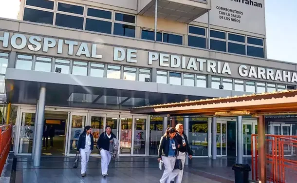 El Hospital Garrahan anunció un aumento «histórico» del 60% para sus trabajadores Personal de planta, contratos de empleo público, becarios y residentes con Beca Institución tendrán una importante suba salarial, además de los bonos mensuales.