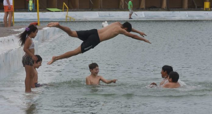 BAHIA BLANCA: Se buscan guardavidas para trabajar en las Colonias Municipales  El Instituto de Deportes informa que se continúa abierta la convocatoria a guardavidas para cumplir funciones en la temporada 25/26 de Colonias Municipales.