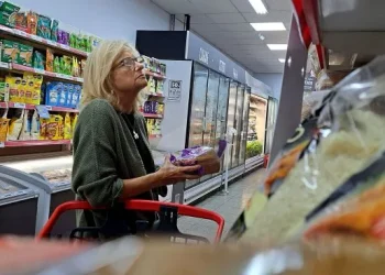 El consumo masivo no levanta: ventas en supermercados cayeron por sexto mes consecutivo en septiembre