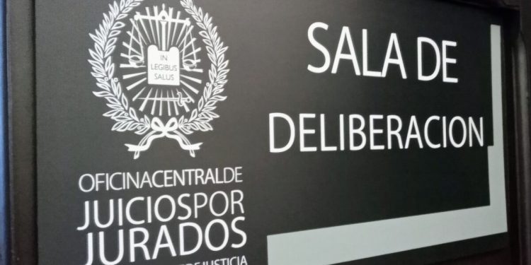 BAHIA BLANCA: Juzgan a un hombre por intentar matar a un vecino  Los días 2, 3 y 4 de diciembre se llevará a cabo el juicio por jurados para analizar la conducta de Carlos Alberto Lorenzo acusado de tentativa de homicidio en perjuicio de Facundo Andrés Armani.