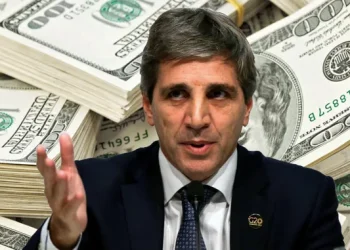 Luis Caputo lo hace de nuevo: «Andá a dormir tranquilo que con el dólar no pasa nada»