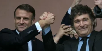 Javier Milei anunció que le comprará a Emmanuel Macron submarinos y buques