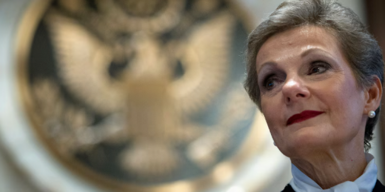 Juicio por YPF: la jueza Preska habilitó a los fondos buitres a pedir datos de funcionarios  La jueza Loretta Preska rechazó el pedido argentino y permitió a Buford y Eton Park acceder a datos de funcionarios por la causa YPF.