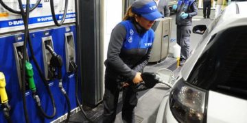 Un proyecto que busca que las petroleras anuncien los aumentos desató la polémica