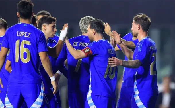 Angola vs. Selección Argentina, por un amistoso internacional: horario, formaciones y TV El campeón del mundo jugará su último partido del año en Luanda, en medio de los festejos por el aniversario del país africano. El renovado 11 que pararía Lionel Scaloni.