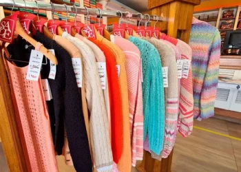 Suspenden a casi 200 trabajadores de la empresa de tejido de punto más importante de Argentina