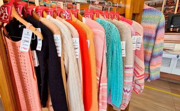 Suspenden a casi 200 trabajadores de la empresa de tejido de punto más importante de Argentina Los empleados de la planta fueron suspendidos por cuatro meses y medio. La caída de las ventas y las importaciones agravan la crisis en la industria textil.