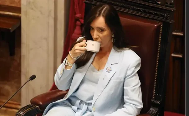 Victoria Villarruel celebró mensajes que la candidatean para 2027 y profundiza la interna: «No robo»  Tras ser marginada del encuentro que Javier Milei encabezó con diputados y senadores del oficialismo en Casa Rosada, la vicepresidenta volvió a responder.