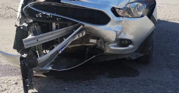 CHOELE CHOEL: Un Ford Ka y un Renault Fluence protagonizaron un siniestro vial en la esquina de 9 de Julio y Alsina  La colisión ocurrió pasadas las 6 de la tarde de éste domingo y fue una vecina del lugar quien alertó a la policía de lo ocurrido.