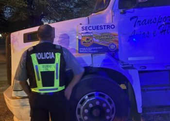RIO COLORADO: Secuestran camión y semi por presentar irregularidades