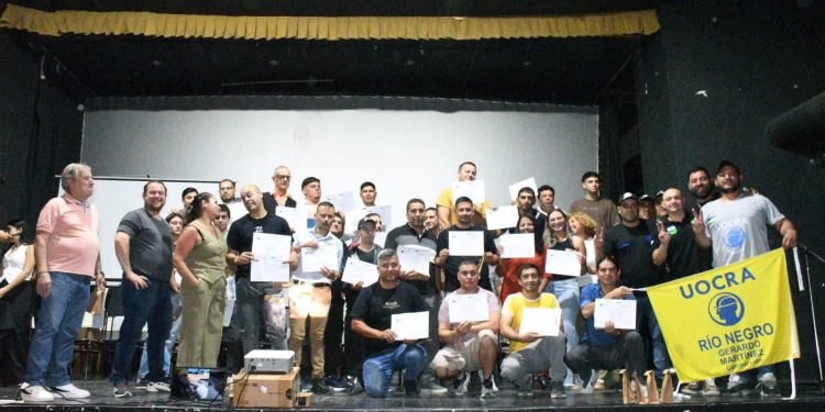 CHOELE CHOEL: El Centro de Formación para la Industria de la Construcción cerró el año y fortalece la capacitación laboral en Choele. El Centro de Formación para la Industria de la Construcción de Choele Choel cerró un nuevo año de actividades, consolidándose como una herramienta clave para la formación profesional y la generación de oportunidades laborales en la ciudad y en la región.