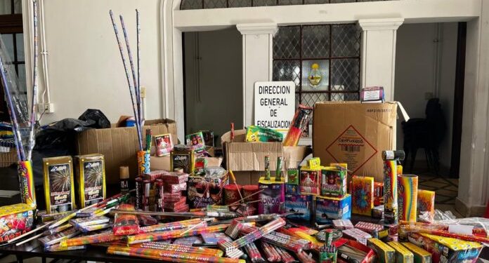 BAHIA BLANCA: Secuestro de material pirotécnico y clausuras de comercios  El área comunal de Fiscalización concretó operativos en diversos puntos de la ciudad como parte de la campaña “Fiestas sin pirotecnia”.