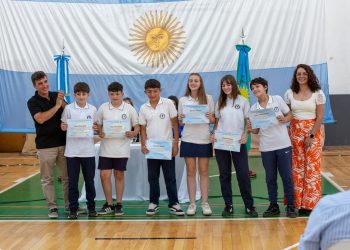 TORNQUIST: 28  DE NOVIEMBRE- SESION EXTRAORDINARIA DE ENTREGA DE DIPLOMAS A ABANDERADOS Y ESCOLTAS  DEL DISTRITO 2025- TORNQUIST